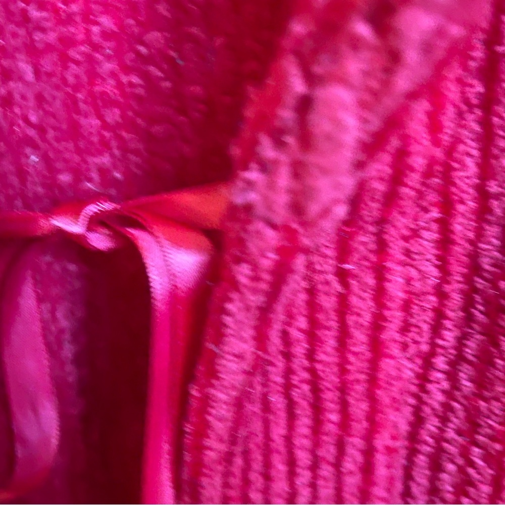 Rene’ Rofe’ Red Robe LG - Picture 4 of 5